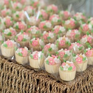 doces para casamento São José dos Campos vasinho de brigadeiro com flores de açúcar 333